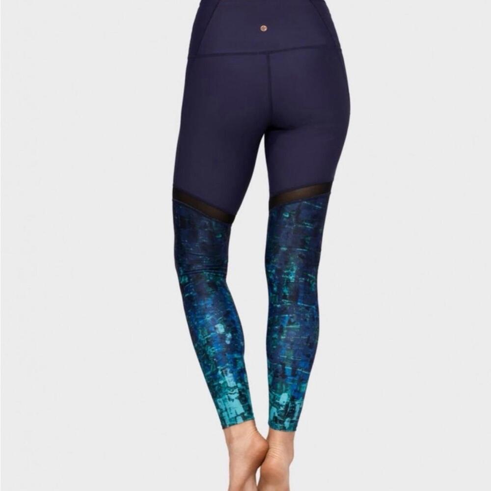 Manduka Navy and Teal Patterned Leggings